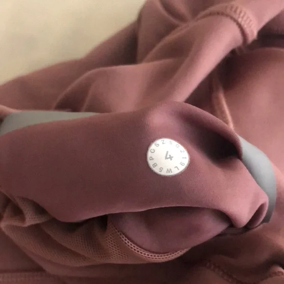 Lululemon leggings In movement size 4 - Picture 3 of 3